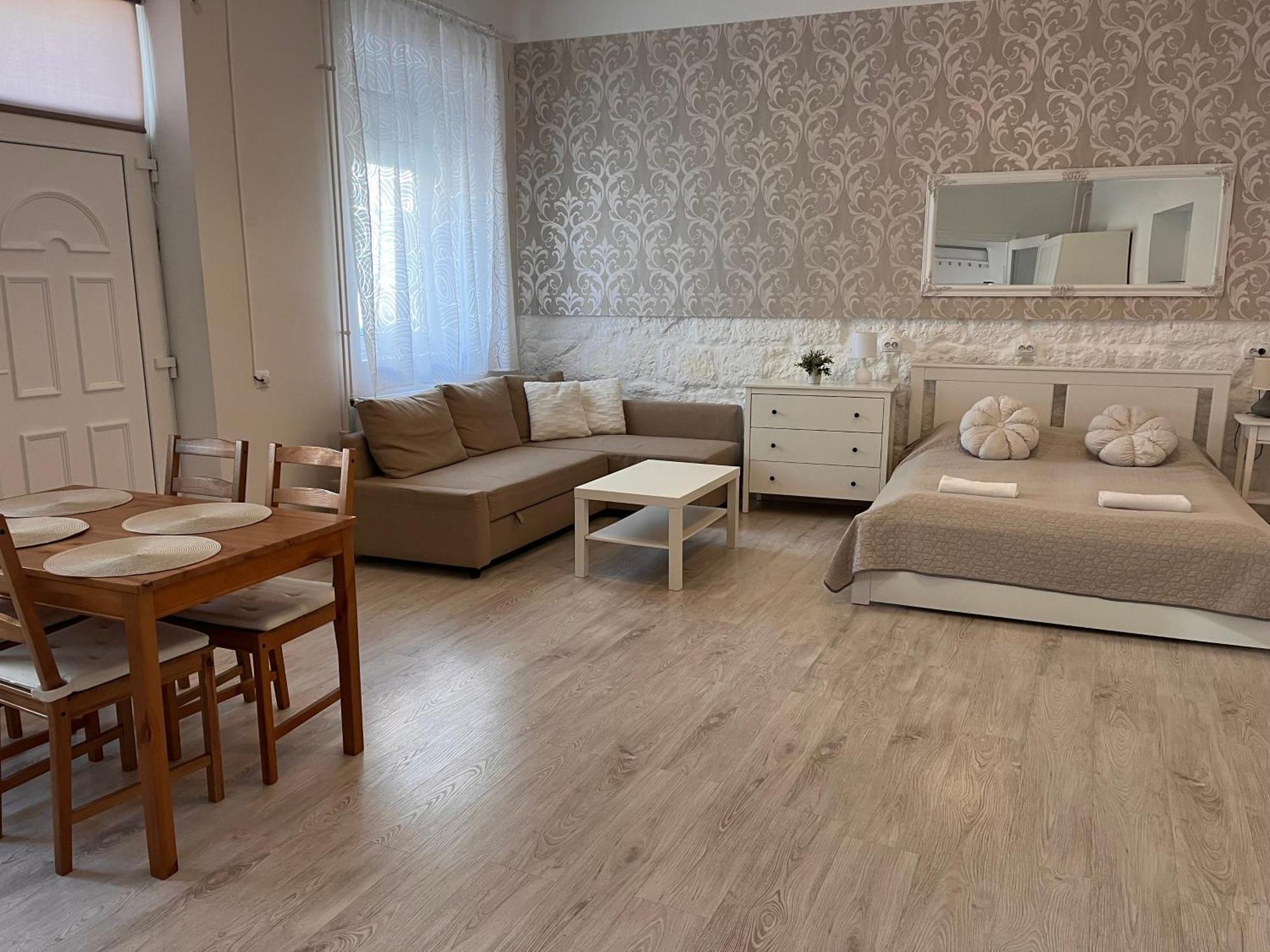 Pacsirta Apartmanház Eger Exteriér fotografie